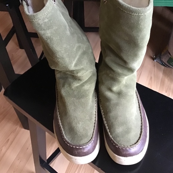 SPERRY shearling boots tried on.. never worn!! Like new..7 1/2. Cozy boot. Cute! - Picture 2 of 5